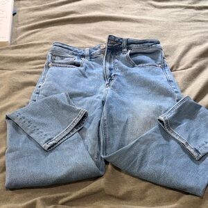 American Eagle mom Jean 
Size 4 short